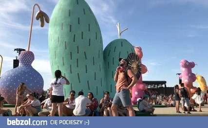 Facet parodiuje własną dziewczynę