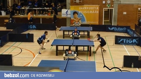 Ciekawa wymiana uderzeń w tenisie stołowym