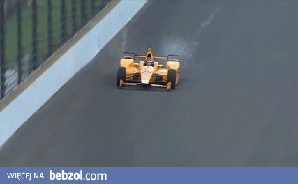 Koniec dwóch ptaków podczas testów Indy 500