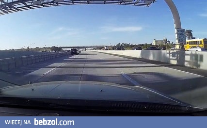 Szeryf San Diego trolluje kierowce blokującego lewy pas