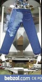 Laserowe postarzanie jeansów