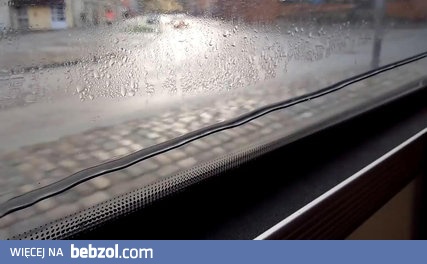 Woda dostała się między szyby w autobusie... 