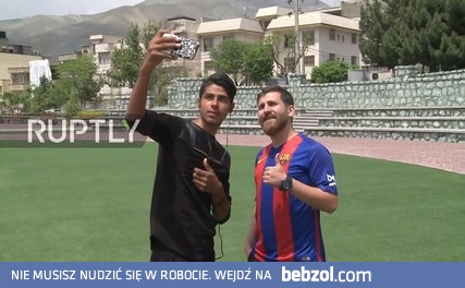 student, który wygląda zupełnie jak Lionel Messi