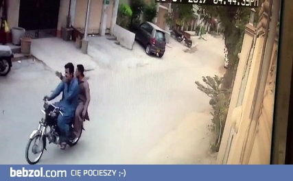 Zdecydowane działanie kobiety ratuje ją przed obrabowaniem