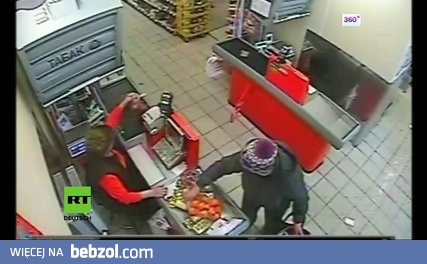 reakcja Rosjanek na napad rabunkowy z bronią w ręku