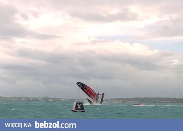 Spektakularna wywrotka katamaranu