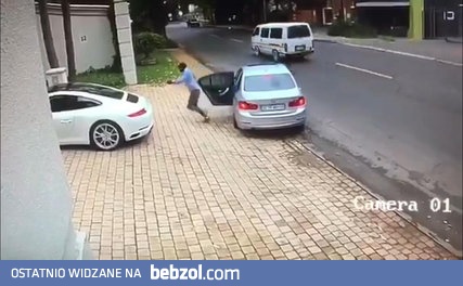 kierowca Porsche zapobiega kradzieży swojego samochodu