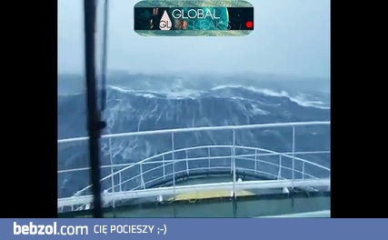 Statek kontra ponad 30m fala