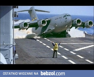 jak wyglada uzupelnianie zapasow lotniskowca na morzu 