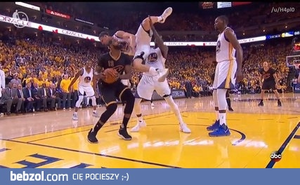 Ratowanie kolegi z drużyny przez kontuzją lvl NBA 