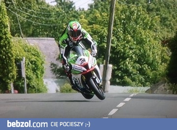 James Hillier elegancko wychodzi z potężnego shimmy