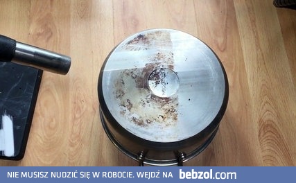 Czyszczenie garnka przy użyciu lasera