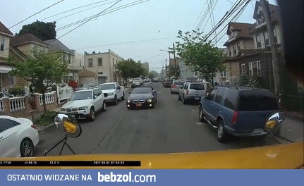 Burak w BMW naskakuje na kierowcę szkolnego autobusu