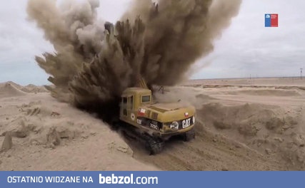 Koparka natrafia na minę przeciwczołgową 