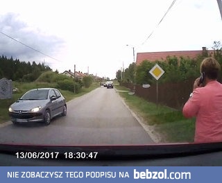 Rowerzysta wjechał pod samochód