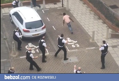 Kuriozalna akcja rozbrojonej brytyjskiej policji