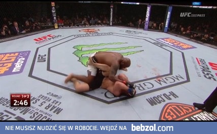 Potężna czarnoskóra bestia brutalnie rozprawia się z Polakiem