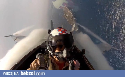 Jak wygląda praca za sterami F/A-18 Super Hornet?
