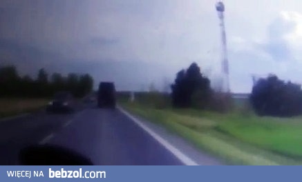 Kierowca tira nie wyrabia przed przejściem dla pieszych 