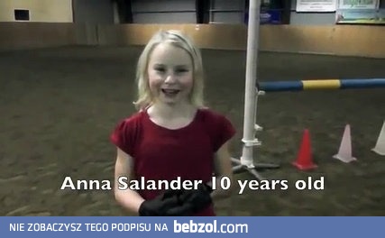 Dziewczynka skacze jak koń