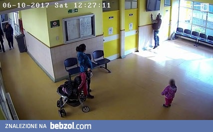 Seba i Karyna kradną telewizor z przychodni lekarskiej