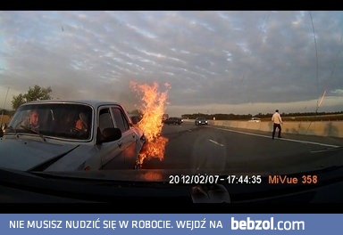 Kaukaska akcja ratunkowa pasażerów płonącego auta