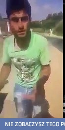 Tureccy żołnierze znęcają się na syryjskimi cywilami