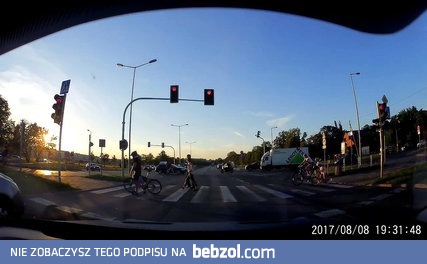 A w lewo z kolegami skręcamy tak