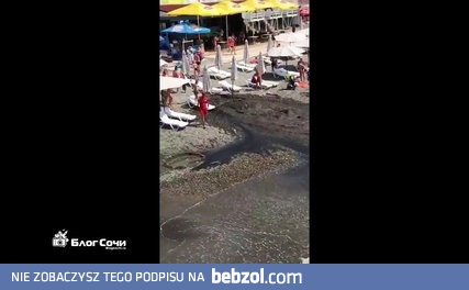 Gejzer ze ścieków na plaży w Soczi