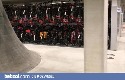 Parking rowerowy w Utrechcie, Holandia.