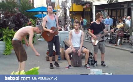 Niebanalny zespół ulicznych muzyków