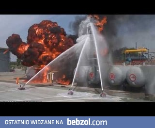 Test chińskiego robota gaśniczego odpornego na eksplozje