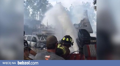 Kreatywne podejście strażaków do gaszenia pożaru 