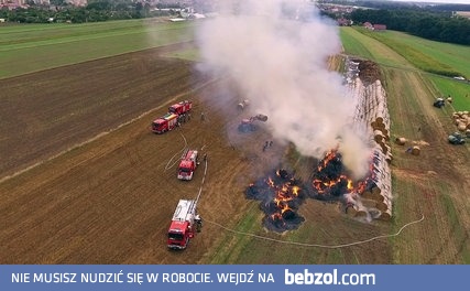 Pożar bel słomy w Oleśnie