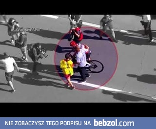 Mechaniczny doping? Chris Froome jedzie, a nie pedałuje.
