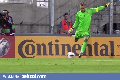 Fatalny błąd bramkarza wykorzystany przez Moratę i Isco