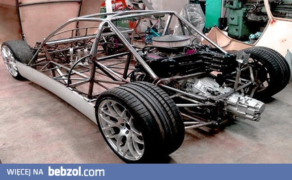 Domowej roboty samochód ROXGT V8 zbudowany od podstaw
