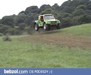 Nieudany, choć niezwykle efektowny skok Land Roverem