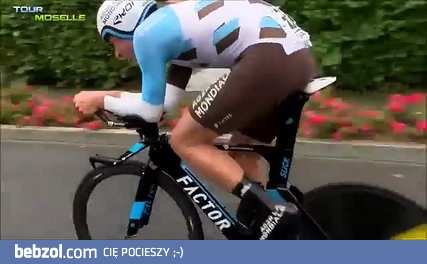 Jadąc na rowerze trzeba uważać na progi zwalniające