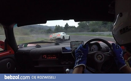 Pokaz braku umiejętności w drogim aucie