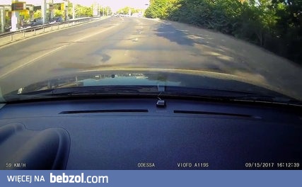 Czołówka z radiowozem jako szybka karma dla wyprzedzającego 