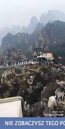 Szklana platforma widokowa w Chinach.