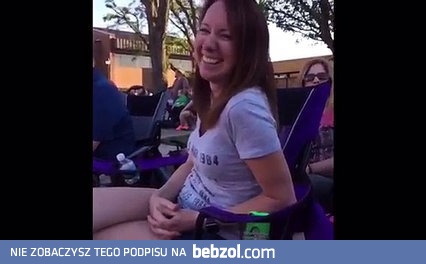 Gary słodzi żonie na każdym kroku. 