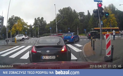 Idiota w Nissan 350Z - brak umiejętności i wyrzucenie z drogi