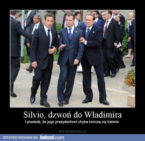 Wiejący wiatr znosi Miedwiediewa :D