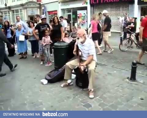 Dziadek rządzi... nawet w tych skarpetach do sandałów