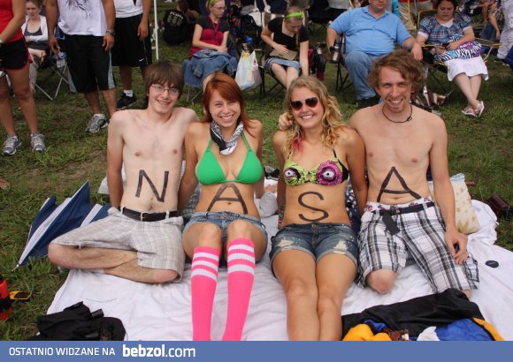 1200 mil jazdy samochodem, 9 godzin czekania w hotelu, aby zobaczyć  46 sekund historii.