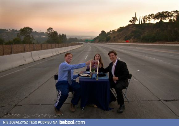 Nietypowa kolacja z przyjaciółmi