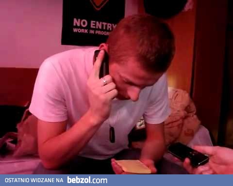 Zamawianie pizzy przez studentów