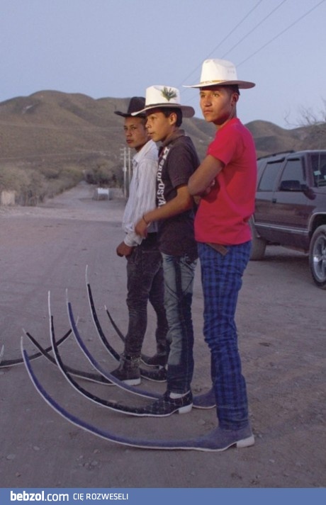 Modne buciki i kapelusze 